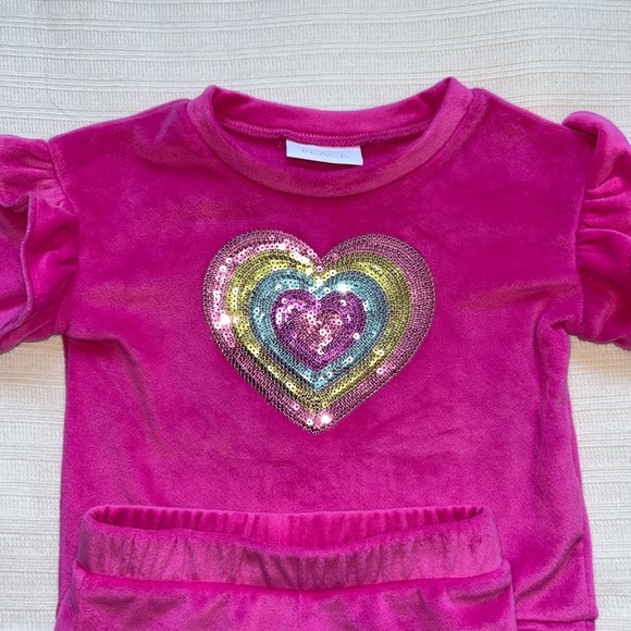 Toddler Girls Heart Velour 2-Piece Outfit Set - Pink Size 2T. - Picture 4 of 6